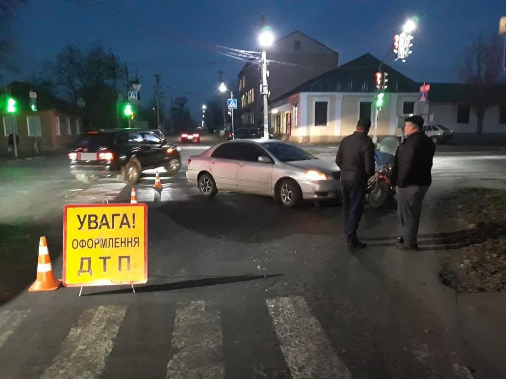 ДТП Харьков: автомобиль Toyota и мотоцикл ИЖ-Планета столкнулись в Краснограде
